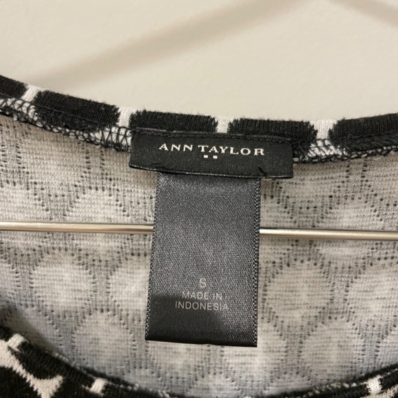 Ann Taylor women's blouse with faux undershirt; black/white geometric; size S - - Picture 4 of 4